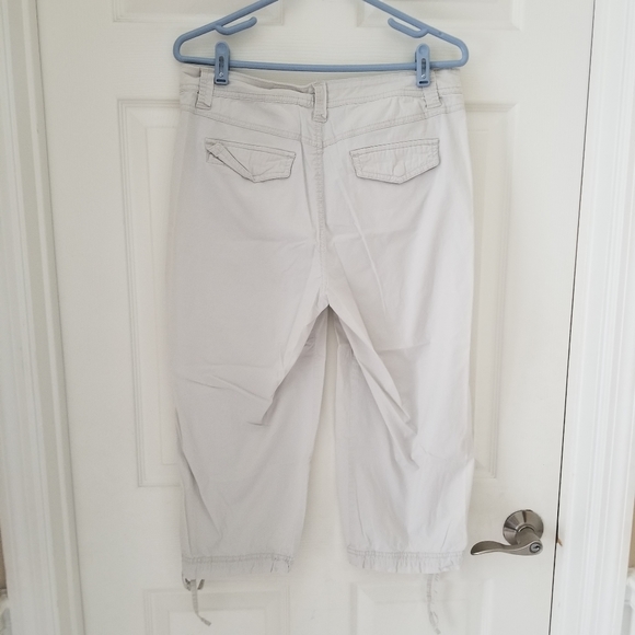 St. John's Bay capris - Picture 2 of 5